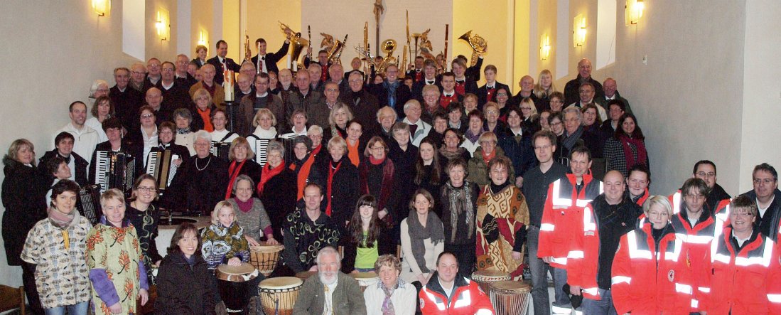 Musiker in der Poinger Kirche für das Poinger BRK